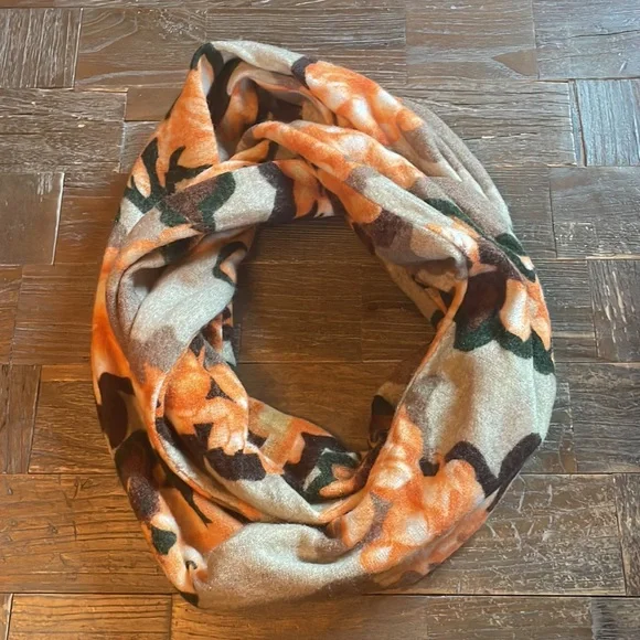 Madison 88 Wool Blend Floral Infinity Wrap Scarf🖤 - Picture 2 of 5